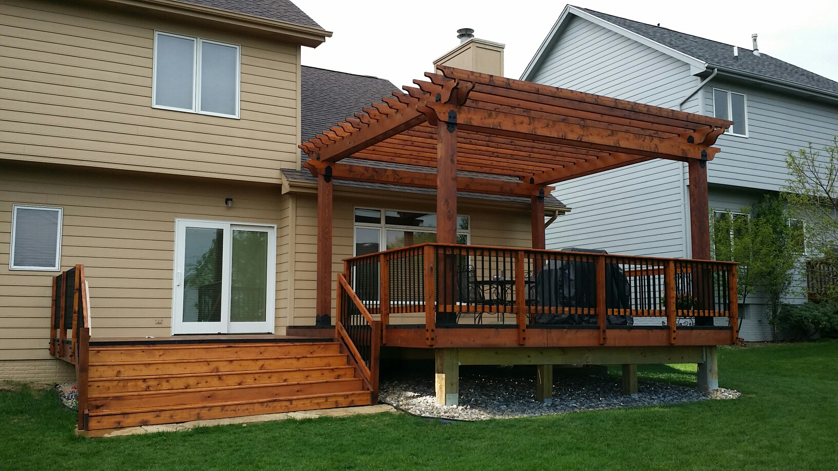 Pergola_WoodDeck_Lifestyle1 - OZCO Building Products